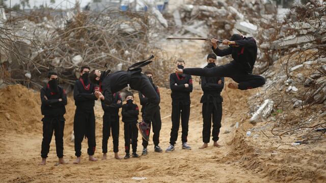 Palestinos ninja muestran sus habilidades en la Franja de Gaza