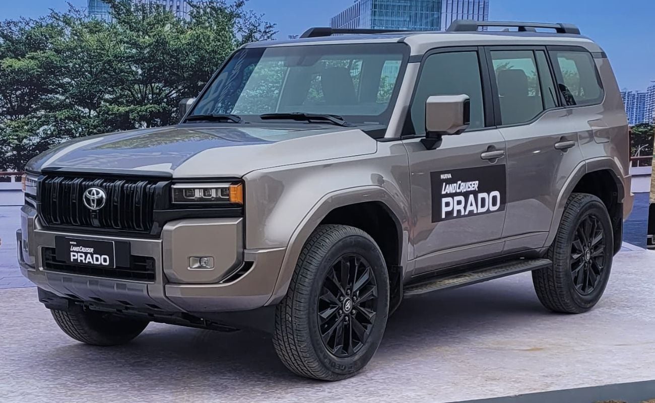El nuevo Land Cruiser Prado cambia su diseño frontal más ovalado por uno con formas más cuadrangulares y robustas. (Foto: Fernando Roca)