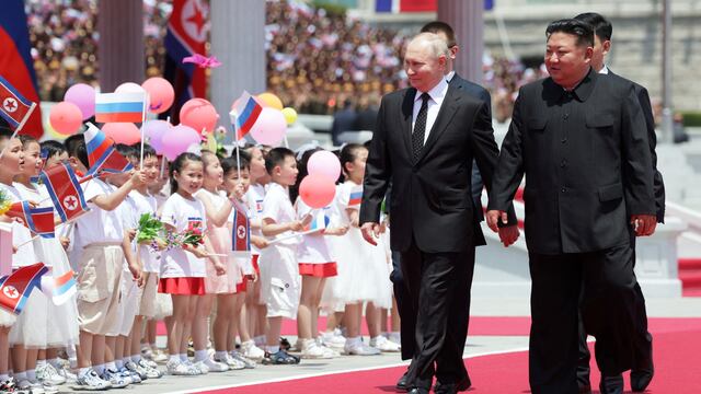 Putin y Kim: las imágenes del grandilocuente recibimiento del líder de Corea del Norte al presidente de Rusia