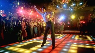 Subastan el icónico traje de John Travolta en “Fiebre de sábado por la noche”