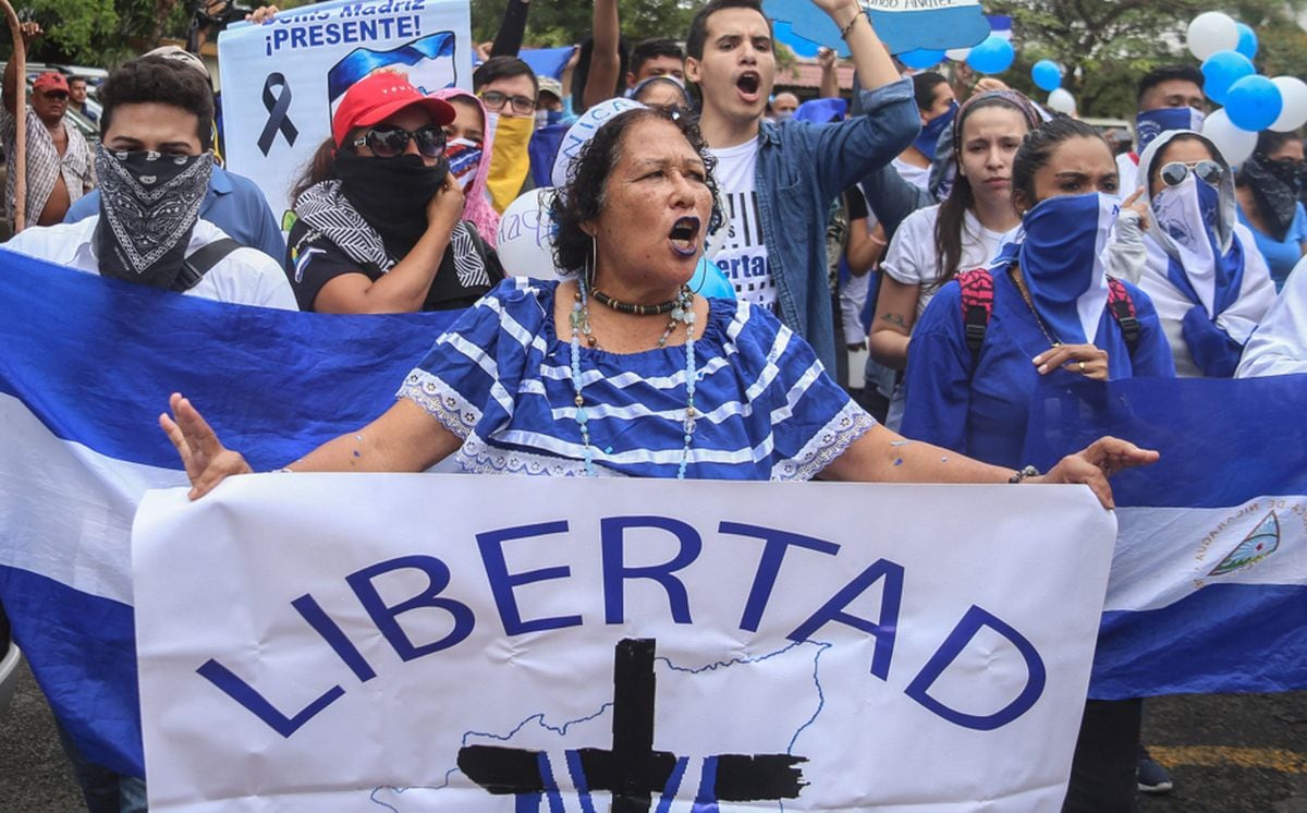 En esta foto de mayo del 2019, manifestantes antigubernamentales protestan en Managua para aumentar la presión sobre el presidente Daniel Ortega para que libere a los presos políticos. (Foto: AFP)