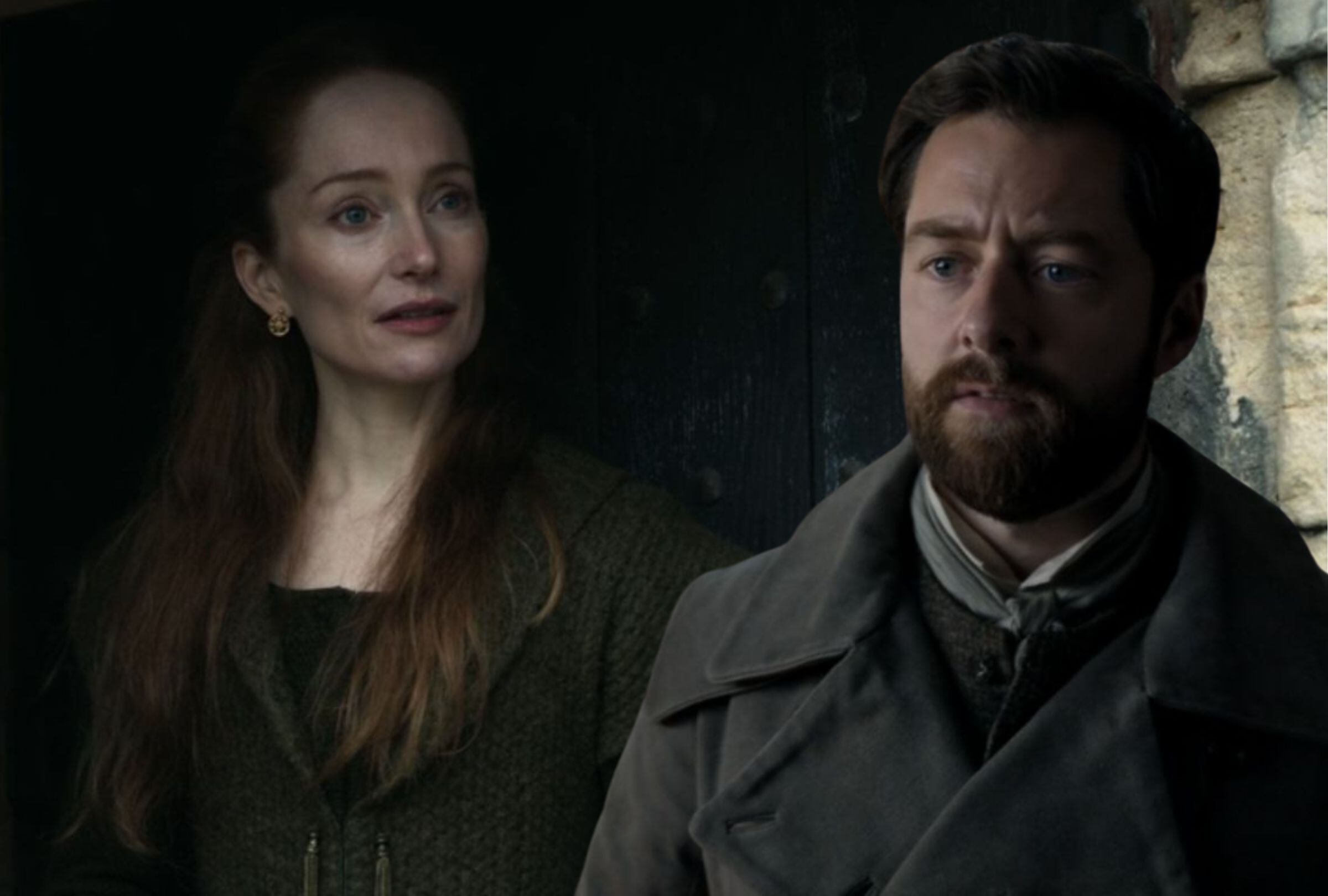 Roger terminó en 1739, donde se reencontró con Geillis Duncan en la puerta del herborista (Foto: Outlander / Starz)