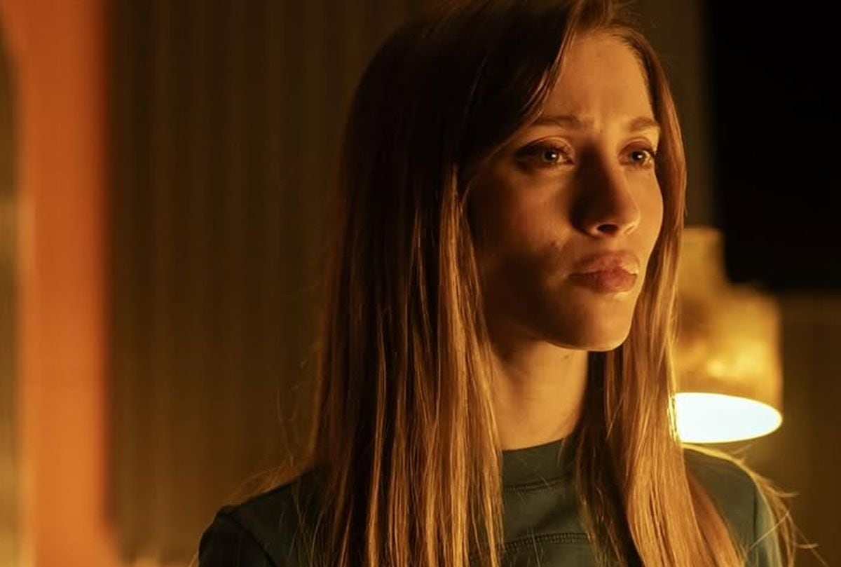 La actriz argentina Agustina Bisio como Mimi en la serie española “El refugio atómico” (Foto: Netflix)