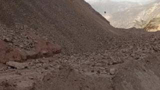 Arequipa: pobladores de Quechualla aislados por deslizamientos en la carretera
