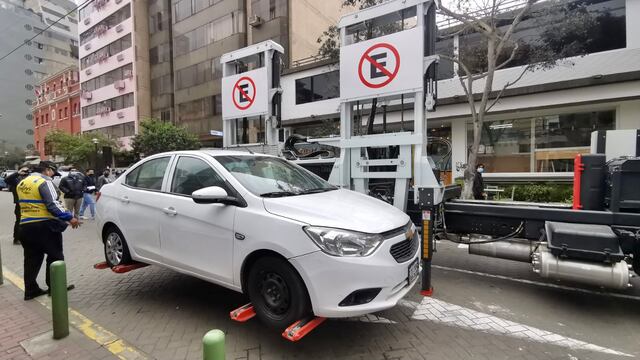 ¿Qué debes hacer si una grúa municipal se llevó tu vehículo?