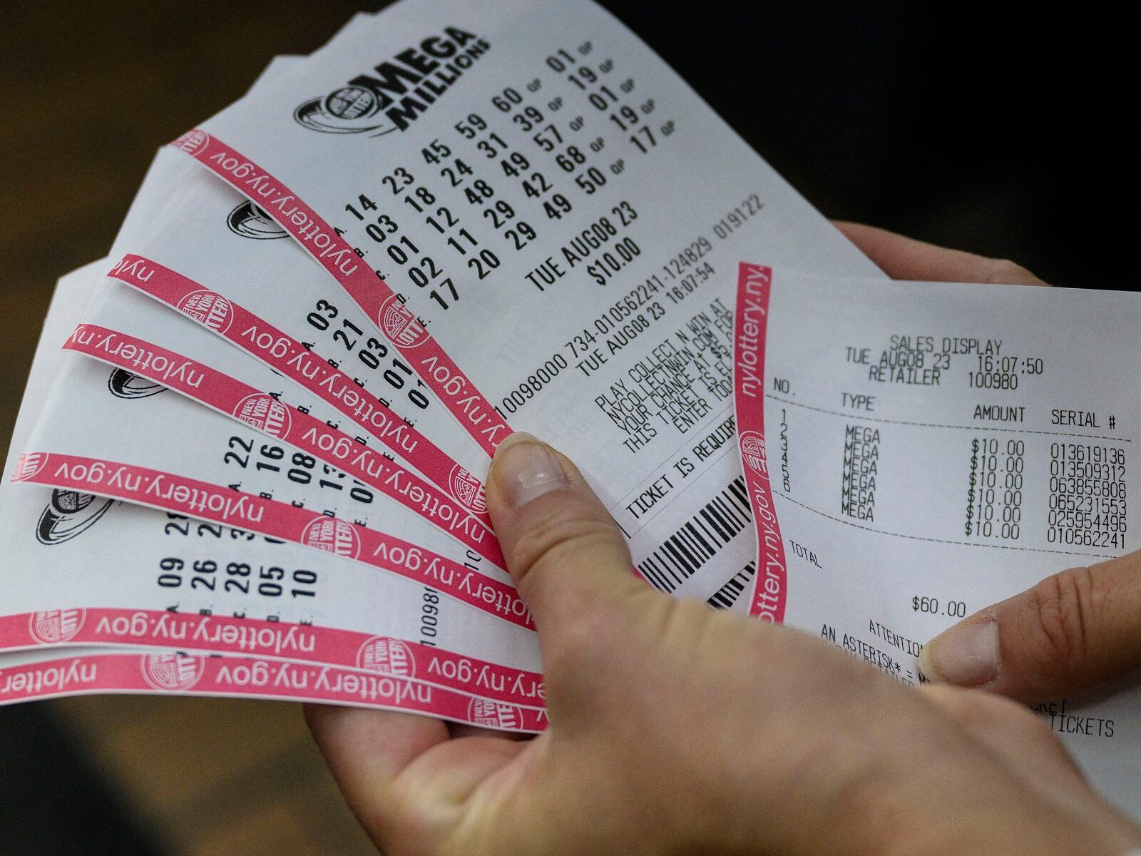 Mega Millions anunció que los ganadores se repartirán los 395 millones de dólares (Foto: Angela Weiss / AFP)