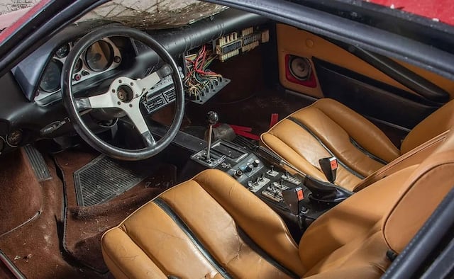 El Ferrari 308 GTB se presentó en el Salón de París de 1975.