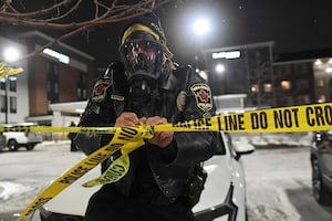 Gobierno de Trump suspende a dos agentes de inmigración involucrados en tiroteo en Minneapolis