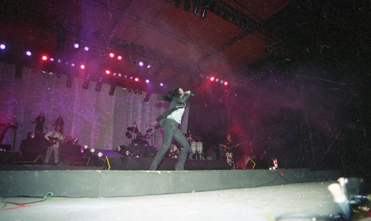 Shakira durante su presentación en la Feria del Hogar el 2 de agosto de 1996.