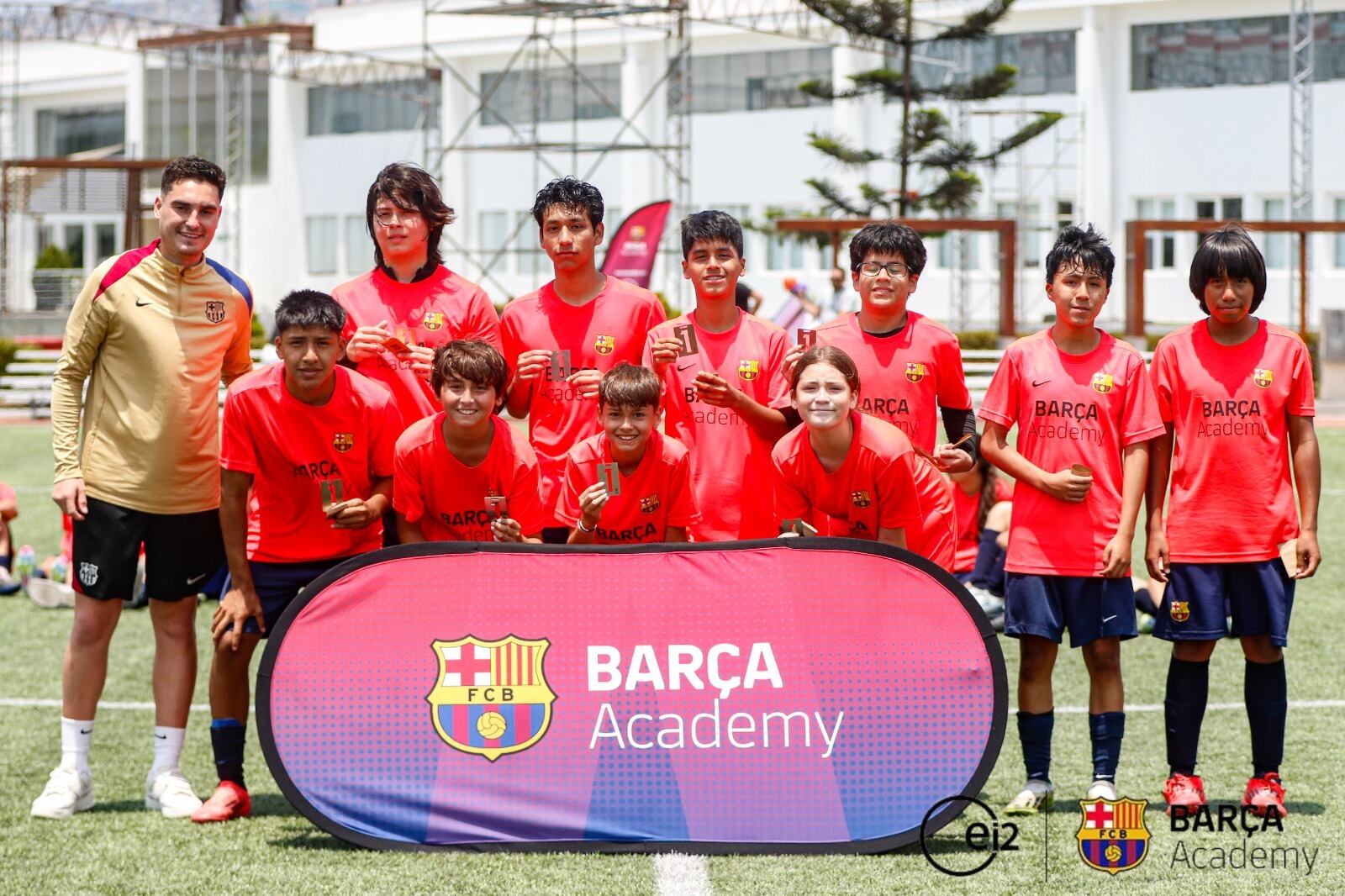 Conoce los detalles para ser parte del Barça Academy Camp y poder jugar importantes torneos de la academia del FC Barcelona de España.