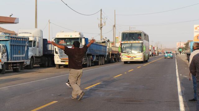 Tercer día de paro: transportistas sostienen reuniones con el Gobierno y otro grupo bloquea vías