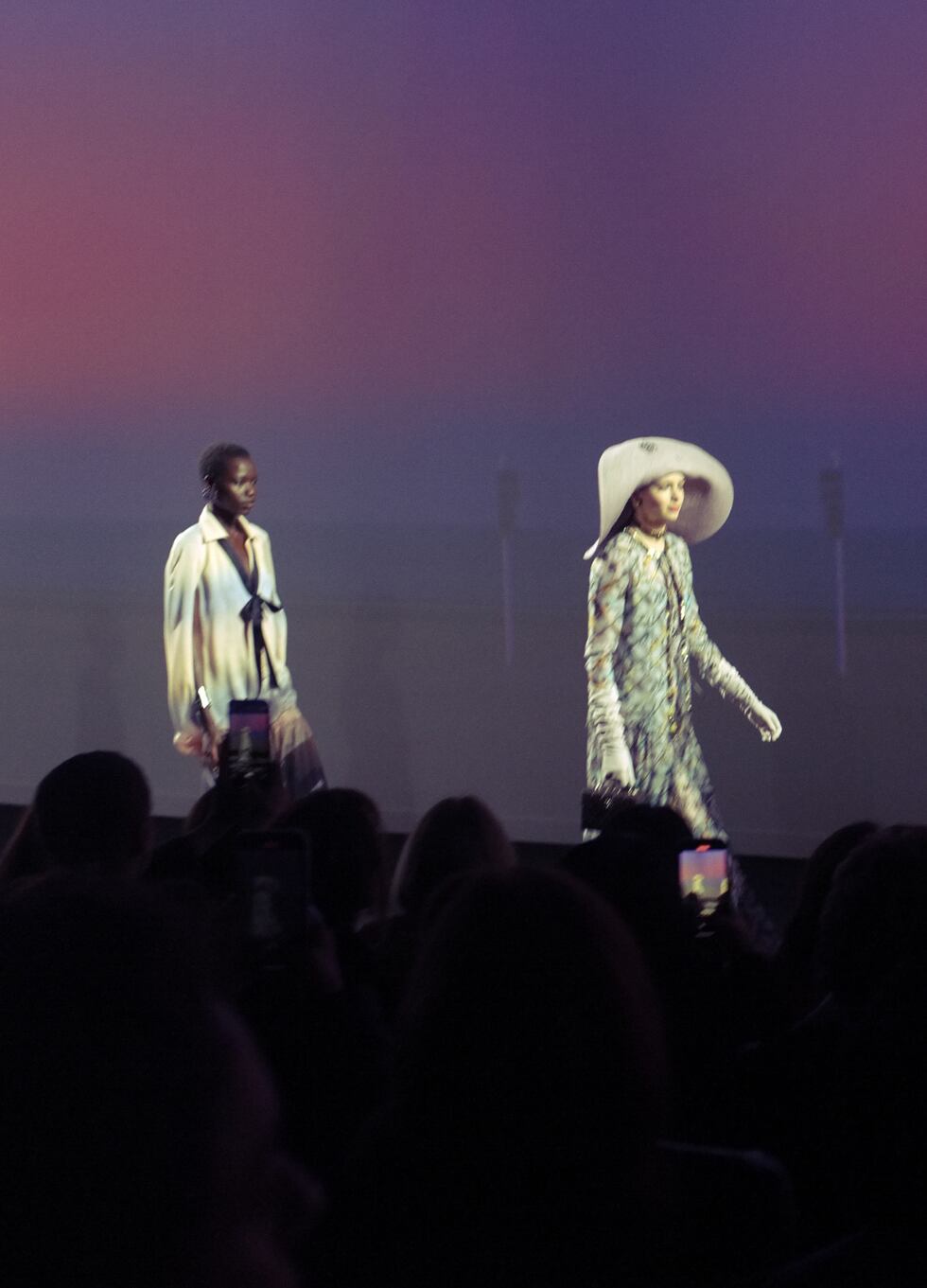 El accesorio estrella fue el sombrero. Desde dramáticas piezas de ala ancha hasta las clásicas boinas parisinas.
(Foto: Jacques Burga)