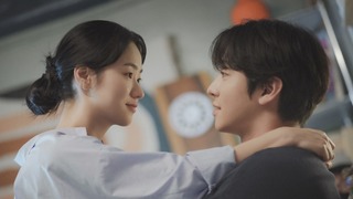 La curiosa historia detrás del beso en la isla de Jeju que se dieron Ahn Hyo Seop y Jeon Yeo Been en “Tu tiempo llama”