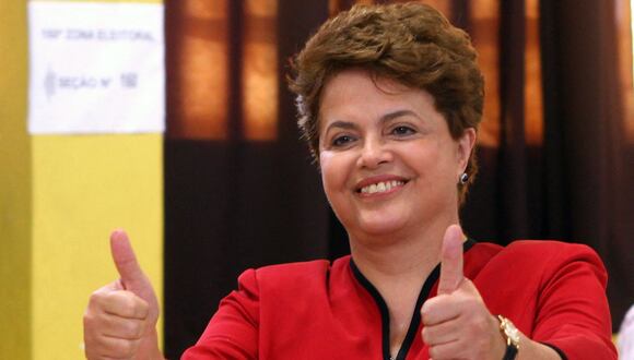 La candidata presidencial brasileña por el gobernante Partido de los Trabajadores (PT), Dilma Rousseff, en Porto Alegre, estado de Rio Grande do Sul, Brasil, el 31 de octubre de 2010. (Foto de JEFFERSON BERNARDES / AFP)