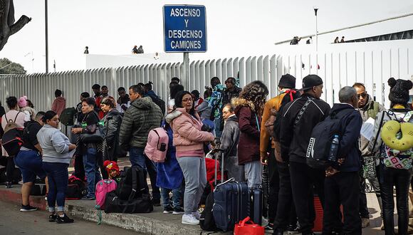 La mayor ciudad en la frontera norte de México, Tijuana, teme ser epicentro de una nueva crisis humanitaria tras la nueva orden ejecutiva del presidente de Estados Unidos, Joe Biden, que limita las peticiones de asilo y agiliza las deportaciones. EFE/ Joebeth Terríquez