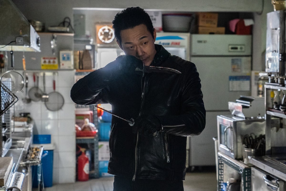 Gun‑woo y Woo‑jin derrotan a Myeong‑gil al final de la serie surcoreana "Sabuesos" (Foto: Netflix)