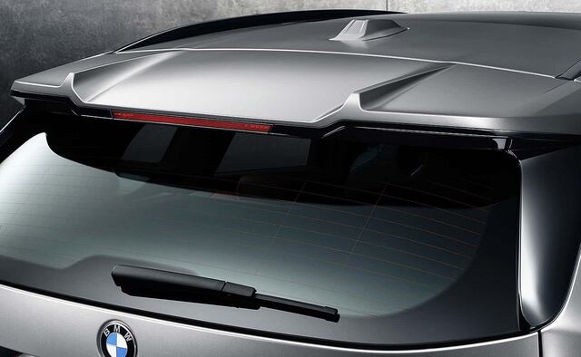 Cuenta con un alerón sobre el portón mejoran su capacidad aerodinámica.