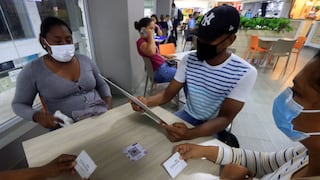 Centros comerciales de Colombia promueven la vacunación a través de descuentos | FOTOS 