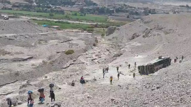 Arequipa: Despiste de bus interprovincial deja un muerto y decenas de heridos