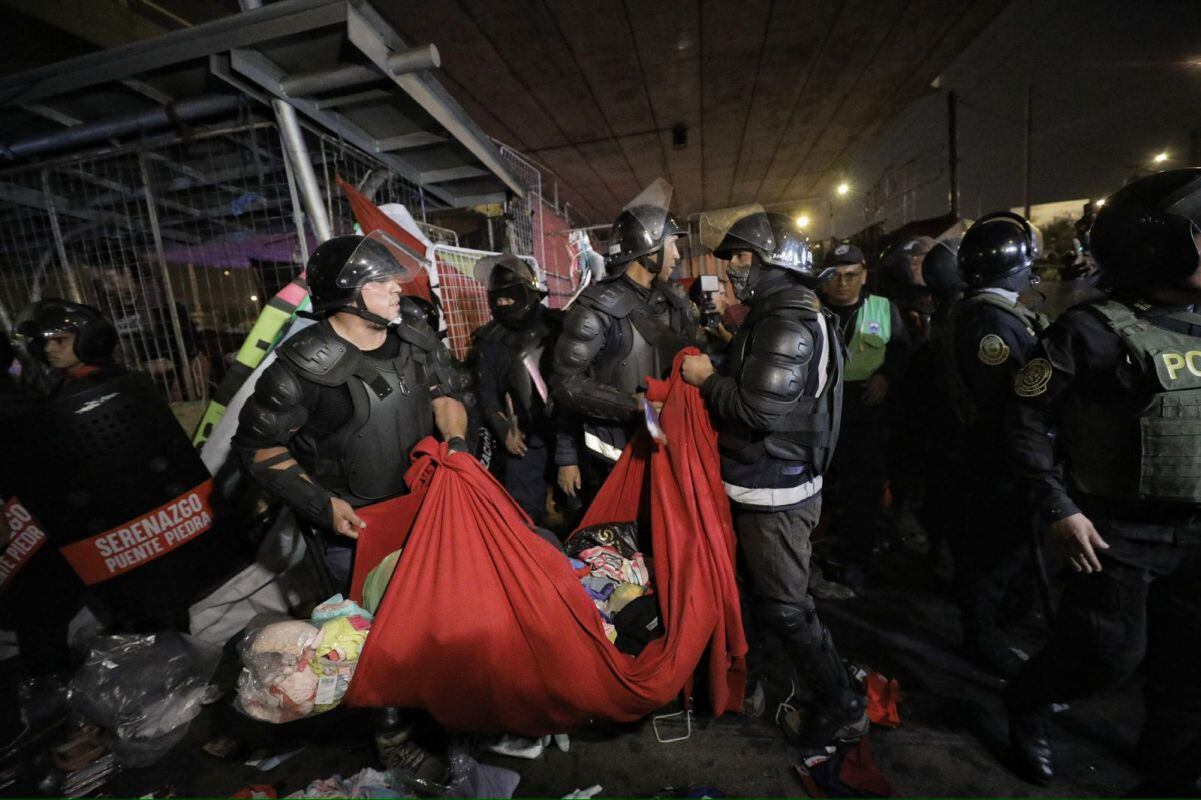 Se requirió la presencia de cerca de policías, serenos y fiscalizadores. Foto: Joel Alonzo/ @photo.gec