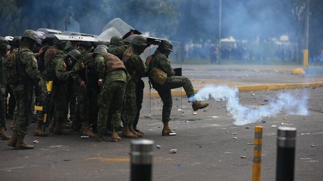 Paro Nacional en Ecuador: 18 policías “desaparecidos” e incendio de comisaría en la Amazonía