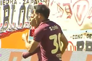¡De tiro libre! Lisandro Alzugaray marcó golazo para el 2-1 de Universitario vs. ADT por Liga 1 | VIDEO