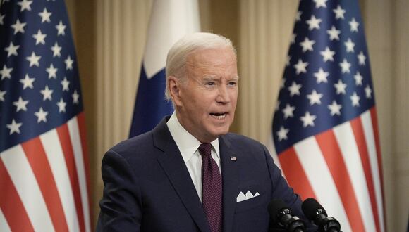 El presidente de los EE. UU., Joe Biden, se dirige a una conferencia de prensa en Helsinki el 13 de julio de 2023. (Foto de Alessandro RAMPAZZO / AFP)