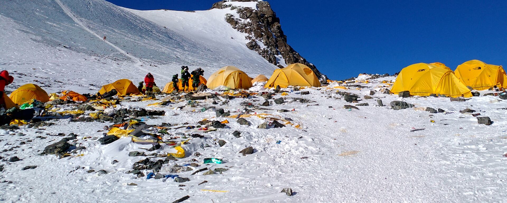 No solo para la guerra: así se usan los drones para recoger toneladas de basura del Monte Everest