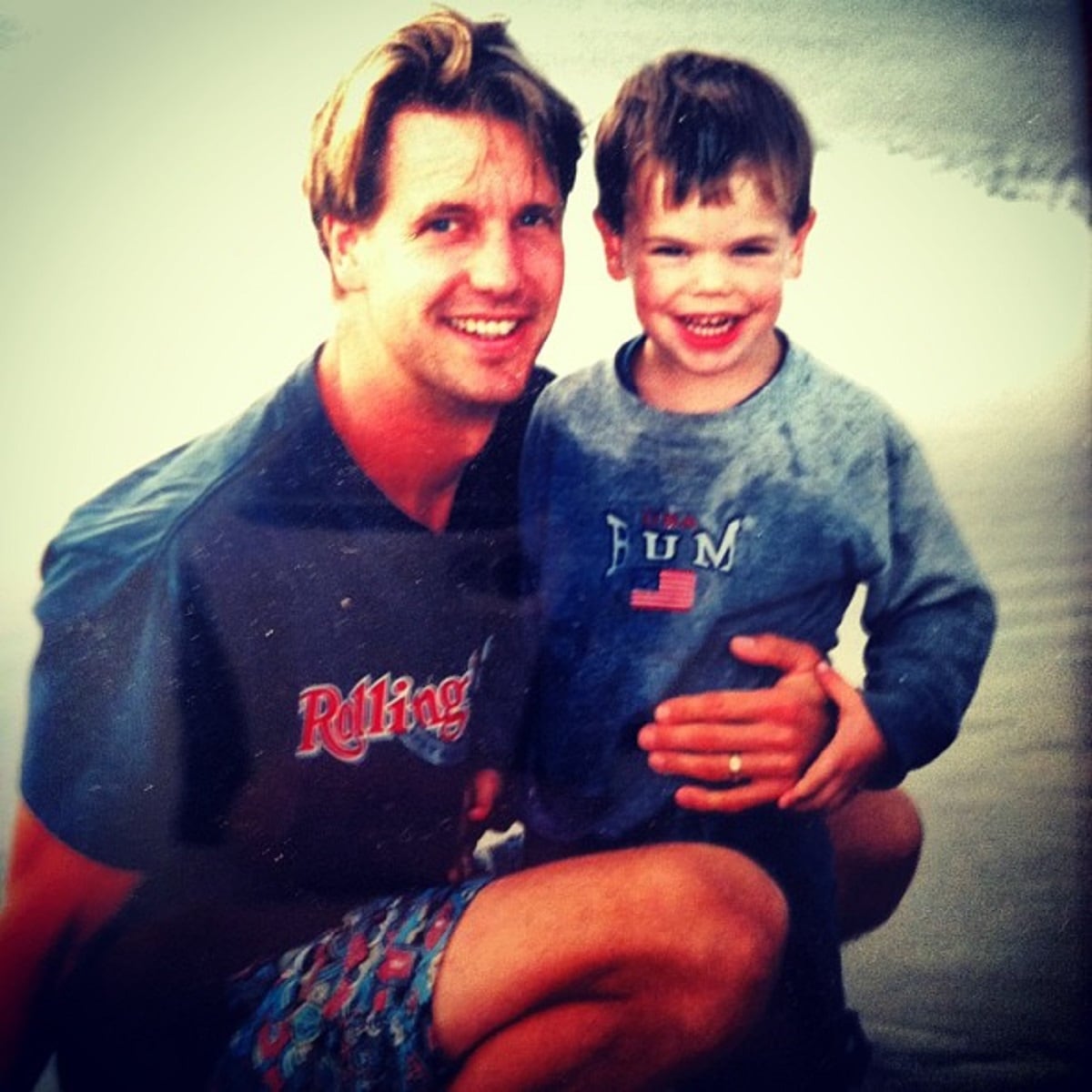 Patrick Luwis, actor que interpreta a Axel Kovacevic en la temporada 6 de "Cobra Kai", junto a su padre (Foto: Patrick Luwis/ Instagram)