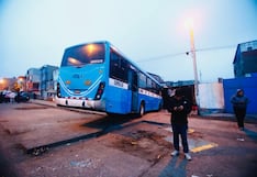 Bus de transporte público se empotra en vivienda tras triple choque en Villa El Salvador