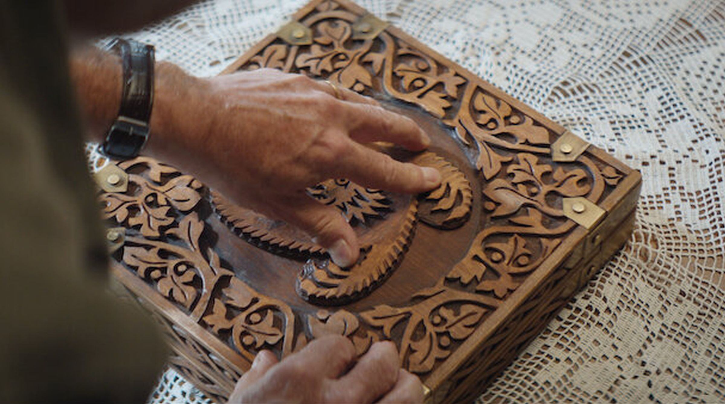 Este es el juego que causa todo en "Los hombres lobo" (Foto: Netflix)