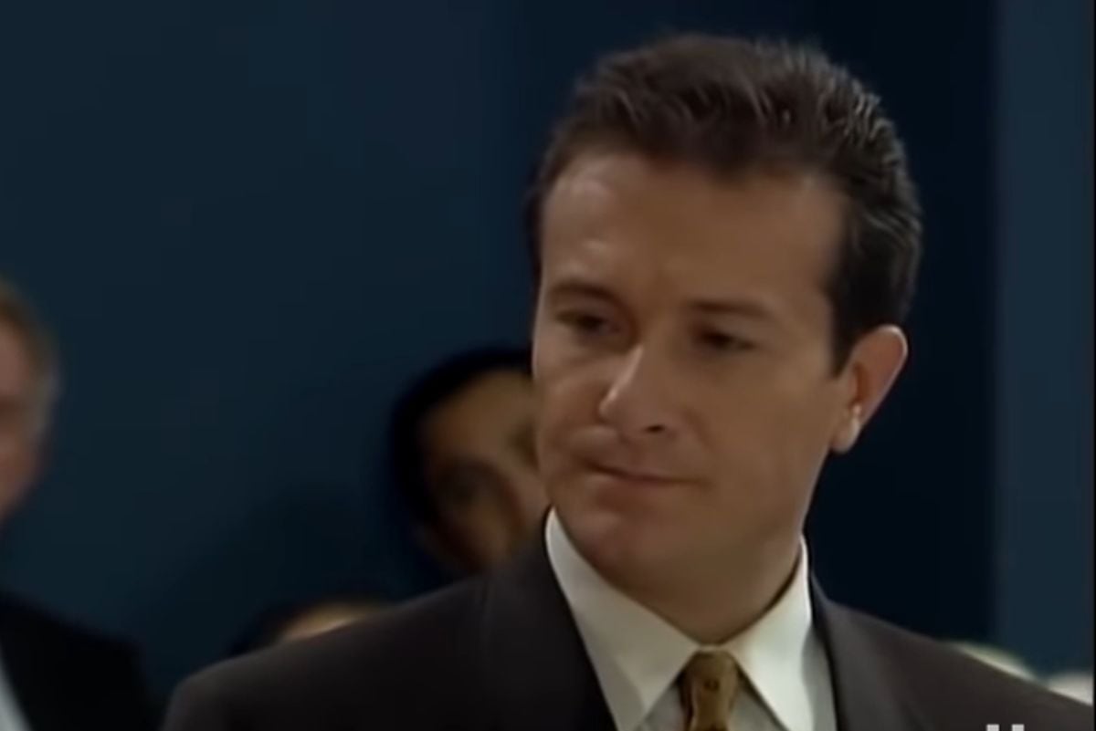 Arturo Peniche en el papel del abogado Serrano (Foto: Televisa)