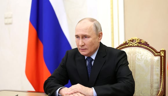 El presidente ruso Vladimir Putin preside una reunión del Consejo de Seguridad a través de un enlace de vídeo en el Kremlin en Moscú el 1 de marzo de 2024. (Foto de Sergei ILYIN / POOL / AFP)