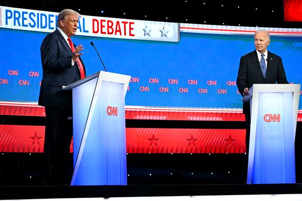Joe Biden y Donald Trump participan en el primer debate presidencial de las elecciones de 2024 en los estudios de CNN en Atlanta, Georgia, el 27 de junio de 2024. (Foto de ANDREW CABALLERO-REYNOLDS / AFP).