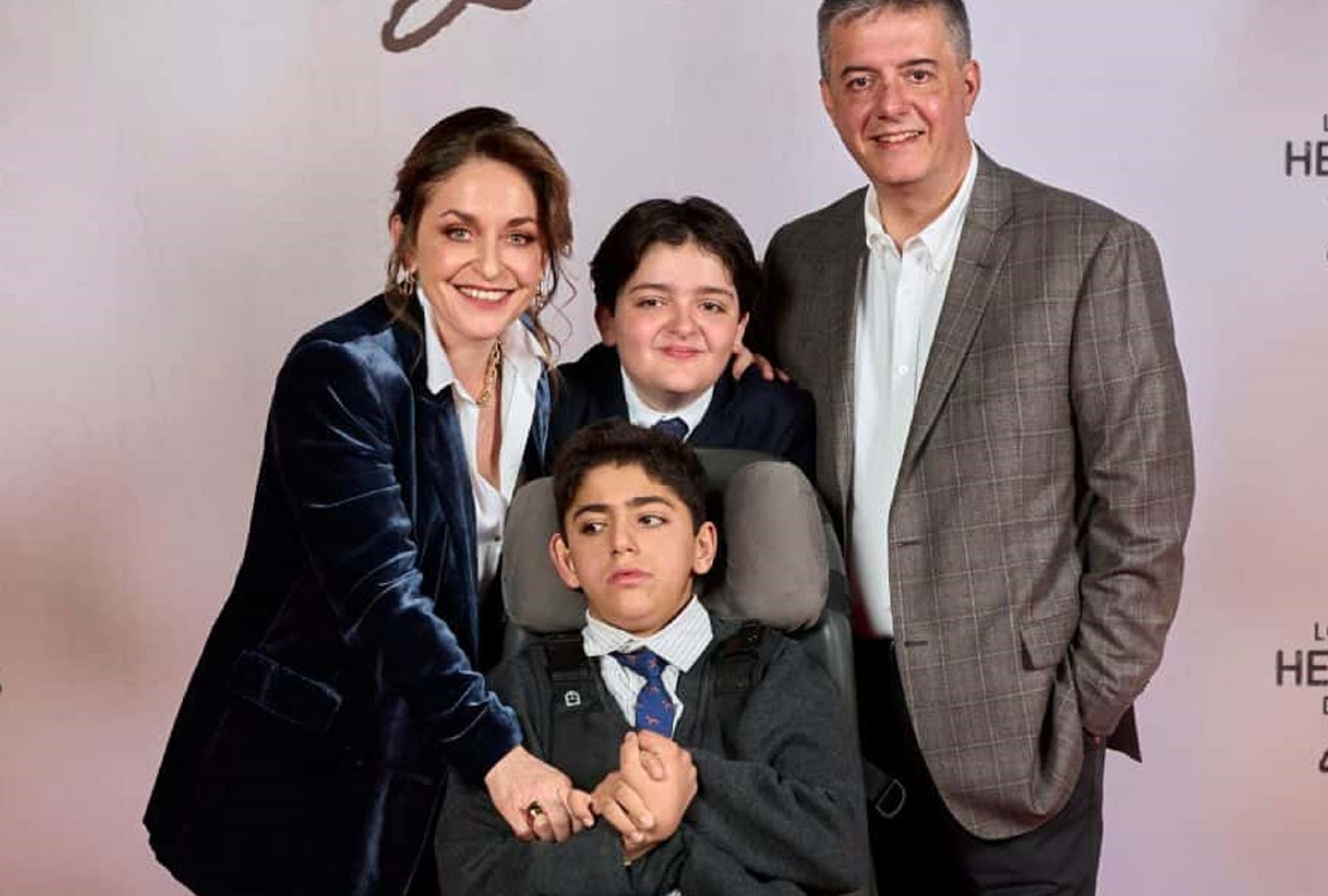 Bárbara Anderson junto a su esposo Andrés, y sus hijos Lucca y Bruno durante el estreno de "Los dos hemisferios de Lucca" (Foto: Netflix)