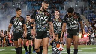 La emotiva aparición del niño que quería suicidarse por el bullying que sufría por su enanismo en un partido de rugby en Australia