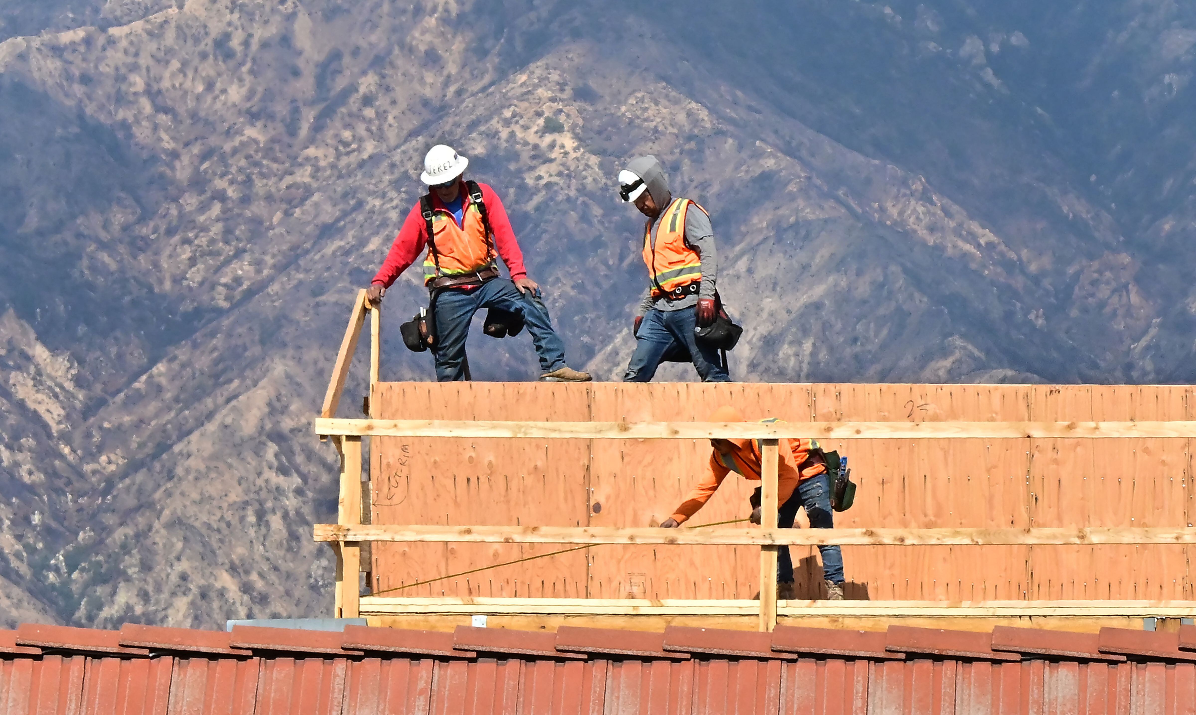 Los inmigrantes son parte de la fuerza laboral en Estados Unidos. Un sector en el que destacan es la construcción (Foto: AFP)