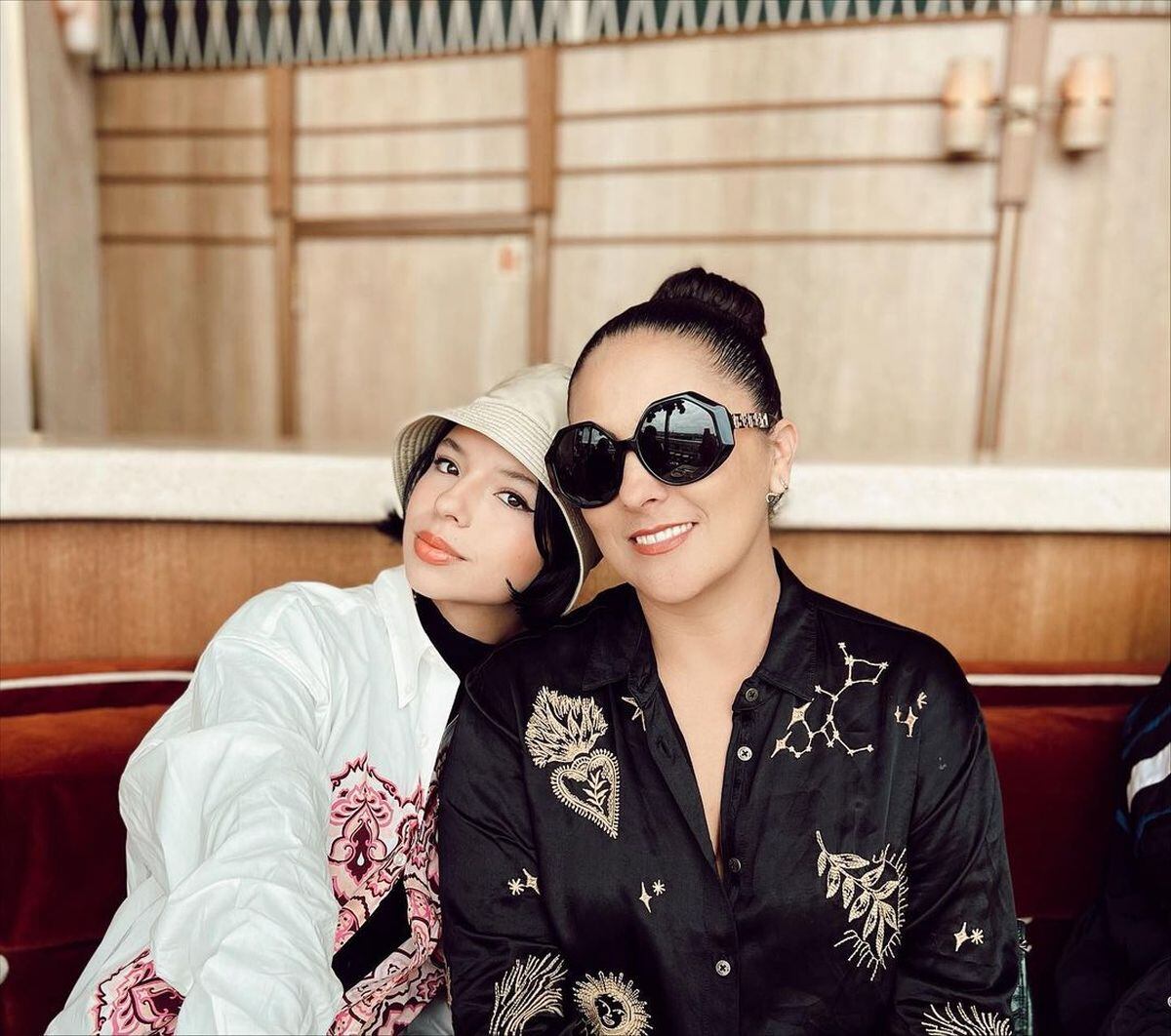 En una de las fotos que se tomaron durante su estadía en París (Foto: Ángela Aguilar / Instagram)