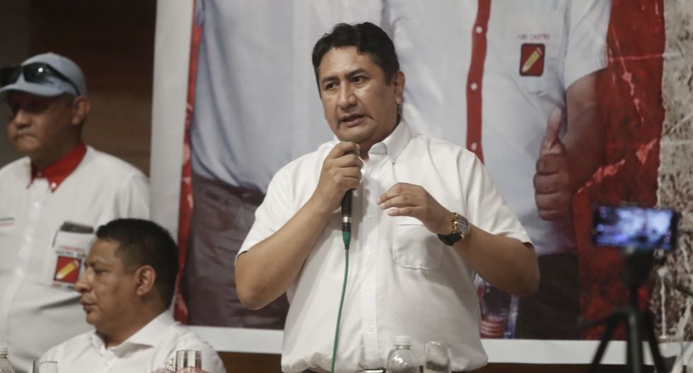 Vladimir Cerrón dio a conocer comunicado de Perú Libre sobre designación de militante de su partido como nuevo presidente de Essalud. (Foto: Hugo Pérez / El Comercio)