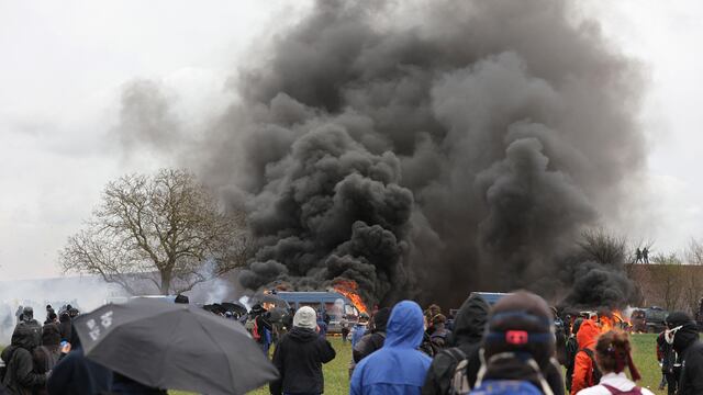 Violentos enfrentamientos en una manifestación ecologista en Francia