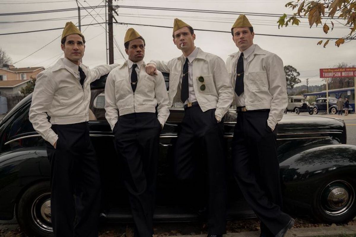 Tanto el personaje como la gasolinera que aparecen en la producción de Netflix están inspirados en Scotty Bowers (Foto: Netflix)