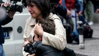 “Me tumbé sobre dos cuerpos y fingí estar muerta”, relata niña tras tiroteo en colegio serbio que dejó nueve muertos