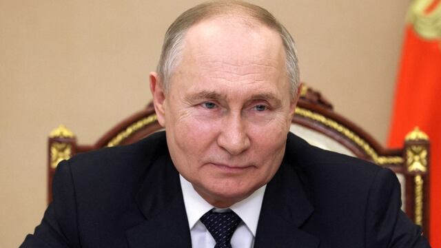 China apoya “desarrollo estable de Rusia bajo el liderazgo de Putin”, dice canciller chino