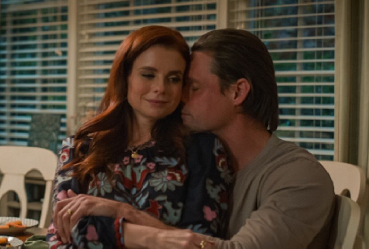Maddi (JoAnna Garcia Swisher) y Cal (Justin Bruening) se casaron en el primer episodio de la temporada 4 de "Sweet Magnolias" (Foto: Netflix)