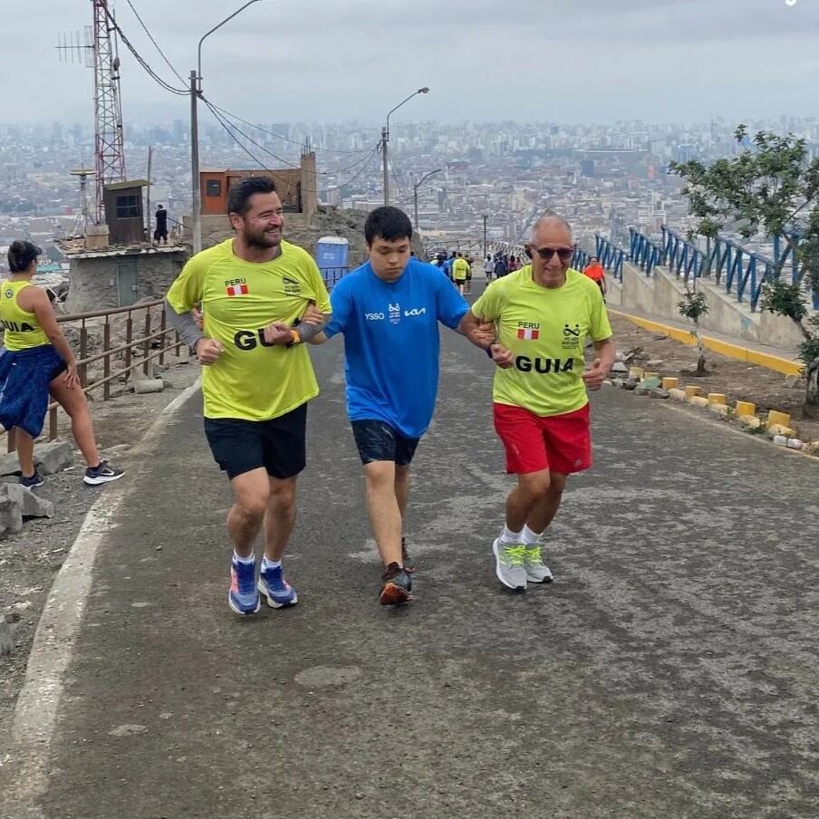 Atletas y guías de 'Yo soy sus ojos' compiten en maratones de mediana y larga distancia | Foto: YSSO