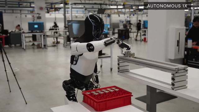 Elon Musk asegura que Optimus, su robot autónomo, ya trabaja en las fábricas de Tesla