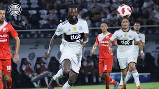 Olimpia, con Emmanuel Adebayor, igualó 1-1 frente a River Plate por la Liga de Paraguay