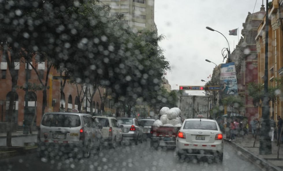 La llovizna cayó este miércoles en varios distritos de Lima. Ciudadanos sorprendidos se pronunciaron en redes sociales. Foto: Andina