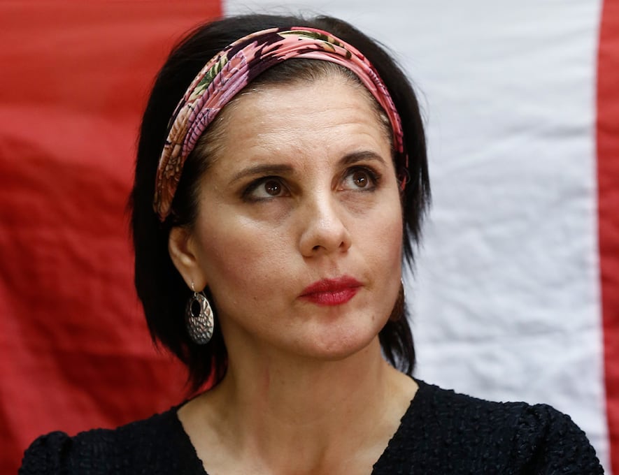 La periodista Claudia Cisneros también compartió su testimonio de violencia a través de su columna en La República. (Foto: El Comercio)