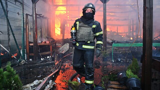 Rusia bombardea un hipermercado de Kharkiv y deja al menos 14 muertos y 43 heridos